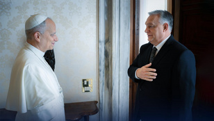 Kiszúrtunk valamit Orbán Viktor vatikáni fotóján, ez a háttér sokat elárul