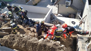 Munkásokra dőlt a támfal Biatorbágyon, többen a romok alatt rekedtek