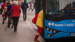 Járatsűrítésekkel készül a BKK a halottak napjára