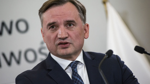 Bűnszervezet irányításával és sikkasztással gyanúsítják a volt lengyel főügyészt