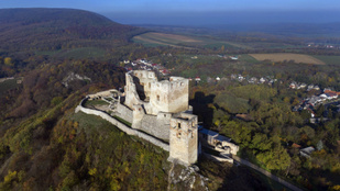 Vandalizmus áldozatává vált a cseszneki vár nemrég bevezetett új játéka