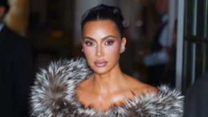 Kim Kardashian ismét tátott szájjal rohant bele abba a bizonyos erdőbe