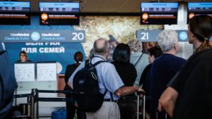 Módosították az utasbiztosítási feltételeket, tisztázódtak a járatkésések és ellátási feltételek