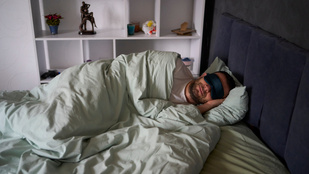 Nyolc óra alvásnál is jobb lehet, ha két részre bontjuk az éjszakai pihenést