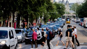Tízből három magyar autós fél a volán mögött