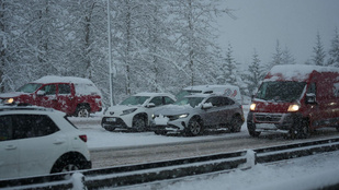 Totális káosz Reykjavíkban, évszázados hórekord dőlt meg