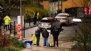 „Fussatok, mindenkit leszúr!” – Késes támadás a Londonba tartó vonaton, kilencen életveszélyes állapotban vannak