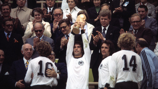 Ma nyolcvan éve született a Nemzet bombázója, aki mindent megnyert, amit csak lehetett