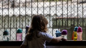 Arc nélküli fotókat posztolnak, mert a gyermekvédelem nem elég szigorú