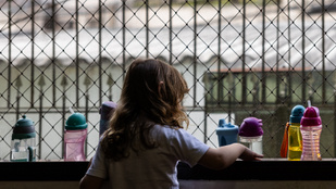 Arc nélküli fotókat posztolnak, mert a gyermekvédelem nem elég szigorú