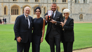 Kelj fel, Sir David! – Károly király lovaggá ütötte Beckhamet, az angol futball ikonikus alakját