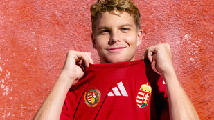 Itt a magyar labdarúgó-válogatott új meze, ebben célozza meg a vb-részvételt