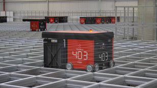 240 robot pakolja össze a rendeléseket a Kifli.hu új okosraktárában