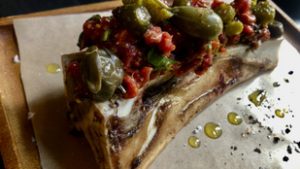 Pierre elment egy kőbányai étterembe, és olyan sokkot kapott, hogy tíz évre titkosította önmagát