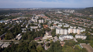 Tatabánya polgármestere választóiról: Kidobják a szaros pelenkát az ablakon, hogy edukáljuk őket?