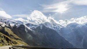 Helikopterrel kellett kimenteni két hegymászót Ausztriában