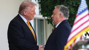 Orbán Viktor kezet rázott Trumppal: Amíg ő az elnök ott, és én a miniszterelnök itt, nem lesz szankció