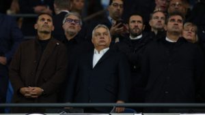 Fapados gépen fotózták le Orbán Viktort és Schmidt Máriát