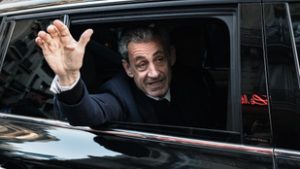 Kiengedték a börtönből Nicolas Sarkozyt, bírósági felügyelet alá került