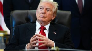 Donald Trump kegyelmet adott egykori ügyvédjének és további 76 embernek