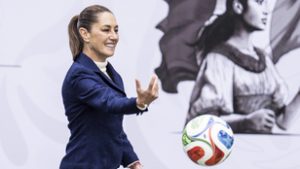 Nemes gesztus a mexikói államfőtől, elajándékozza jegyét a labdarúgó-vb nyitómeccsére