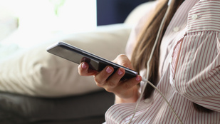 Elindult az első olyan zenei platform, ahol csak mesterséges intelligencia által generált zenéket lehet hallgatni