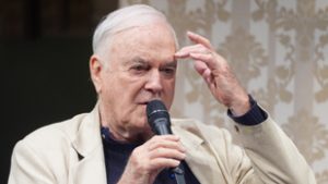 Felháborodást váltottak ki John Cleese izrael-ellenes posztjai, lemondta minden fellépését