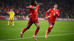 Svájc a vb-szereplés küszöbén, a bosnyákok életben tartották esélyeiket az egyenes ági kijutásra