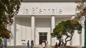 Velencei Biennálé: rejtélyes művész az amerikai standon