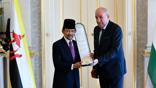 Magyar Érdemrend nagykeresztet kapott Sulyok Tamástól a brunei szultán