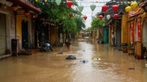 Legalább 41 ember meghalt és félmillióan maradt áram nélkül, óriási árvíz söpört végig Vietnámon