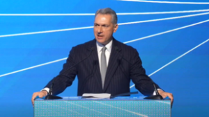 Vonatvásárlásokat és HÉV-felújításokat jelentett be Lázár János