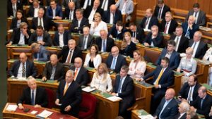 A Political Capital szerint kettős stratégia látszik a kormány részéről a választások előtt