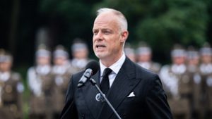 Döntött a kormány, hathavi illetmény jár a rendőröknek és a katonáknak jövő év elején