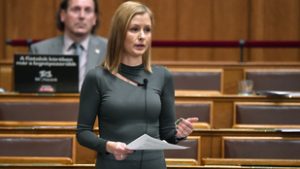 Dúró Dóra nem akar AI-t az általános iskolák tantermeiben, Palkovics László vitára hívta