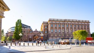 Döntöttek a svájciak a szupergazdagok plusz adójáról, és a női kötelező katonai szolgálatról