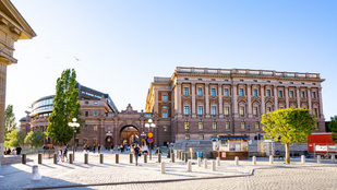 Döntöttek a svájciak a szupergazdagok plusz adójáról, és a női kötelező katonai szolgálatról