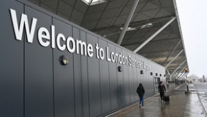 Nemi erőszak gyanújával letartóztatták a reptéren a válogatott futballistát