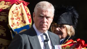 III. Károly utolsó királyi kitüntetéseitől is megfosztotta öccsét, Andrást