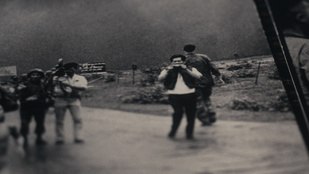 A Netflix miatt éles vita robbant ki a történelem egyik leghíresebb fotója körül