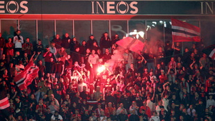 Botrány a francia élvonalbeli futballcsapatnál: saját játékosaikat köpködték a szurkolók