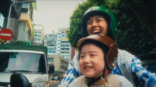 A Netflix új filmje teli van szívfacsaró drámával, mégis végigmosolyogtuk