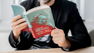 Erre a mocskosul őszinte kötetre vártak a magyar rajongók