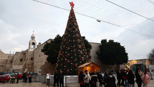 Két év háború után ismét karácsonyfát állíthattak Betlehemben