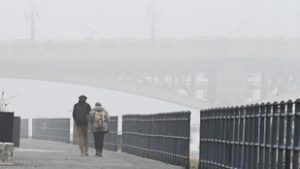 Marad a nyirkos szürkeség: köd, pára és szitálás uralja a hetet