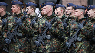 Kiderült, milyen kérdésekre kell válaszolniuk a „szükségalapú” katonai szolgálatra alkalmas német fiataloknak