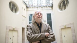 Nem szabad túl gyorsan odalépni a királyhoz, nem illik mélyen meghajolni, nem szabad megérinteni a karját