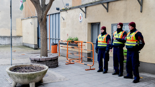 Órákon át tartott a razzia a Szőlő utcai ügyben: két embert őrizetbe vettek, egyet előállítottak