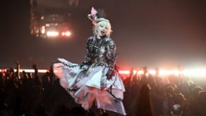 Baleset történt Lady Gaga koncertjén, leállították a műsort