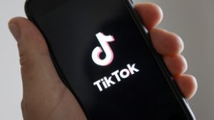Megmenekült a TikTok Amerikában, megszületett az üzlet, Trump is rábólintott